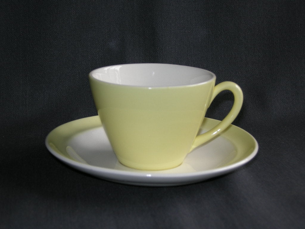 Petrus Regout / Royal Sphinx pastel geel 043. kop & schotel