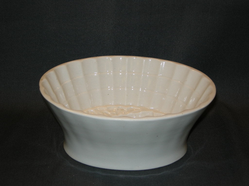 diverse puddingvormen 043. Societé Ceramique fruit 20 x 16,5 x 8,5 cm.