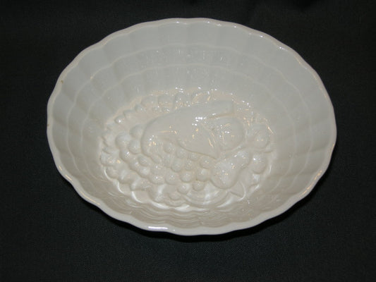 diverse puddingvormen 044. Societé Ceramique fruit 19,5 x 16 x 7,5 cm.