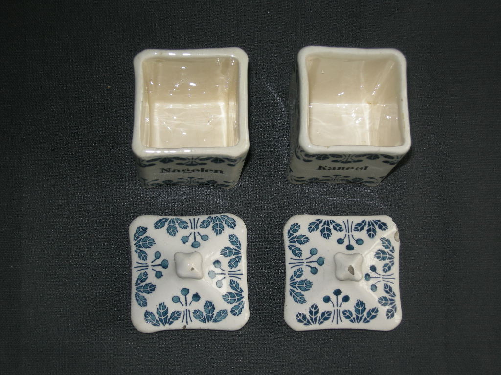 diverse serviesdelen 044. 2 kruidenpotjes