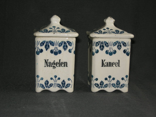 diverse serviesdelen 044. 2 kruidenpotjes