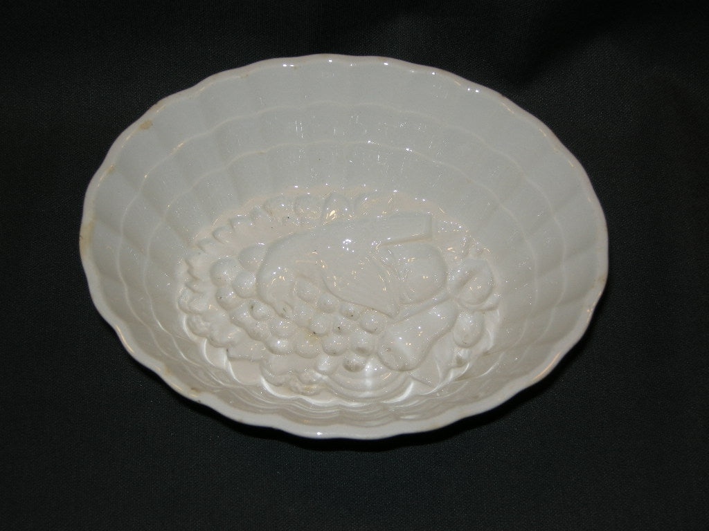 diverse puddingvormen 045. Societé Ceramique fruit 19,5 x 16 x 7,5 cm.