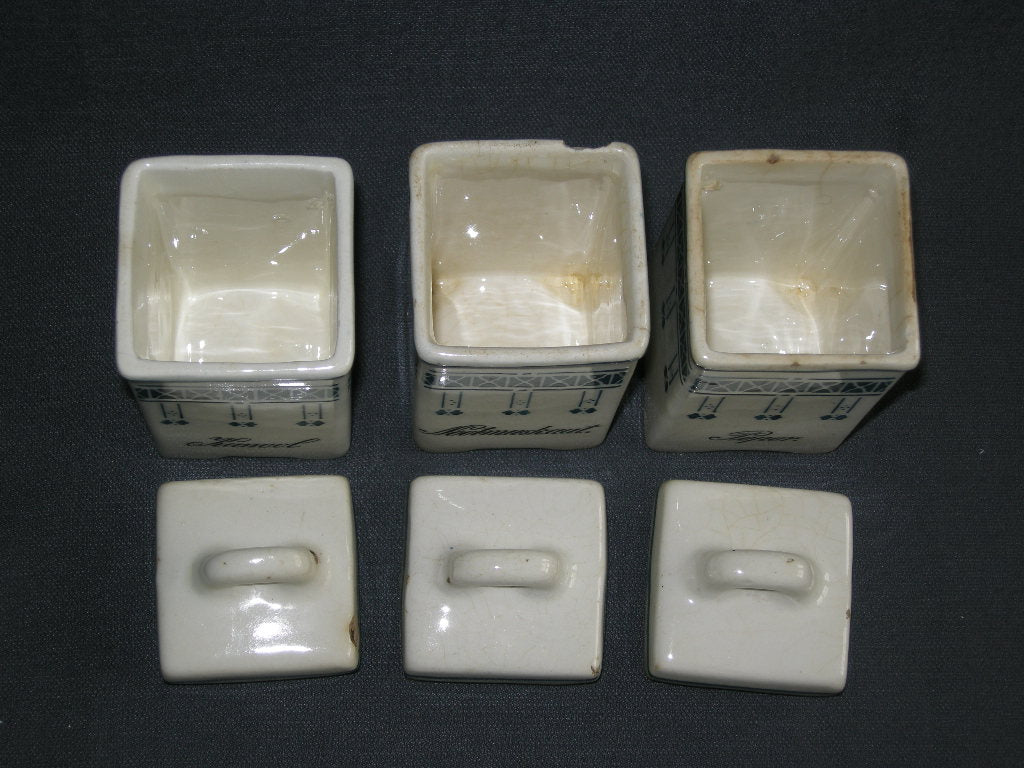 diverse serviesdelen 045. 3 kruidenpotjes