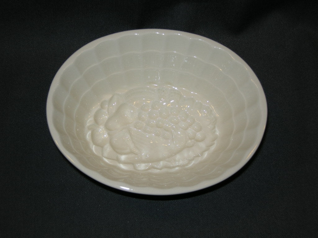 diverse puddingvormen 046. fruit 17,5 x  14,5 x 7 cm.