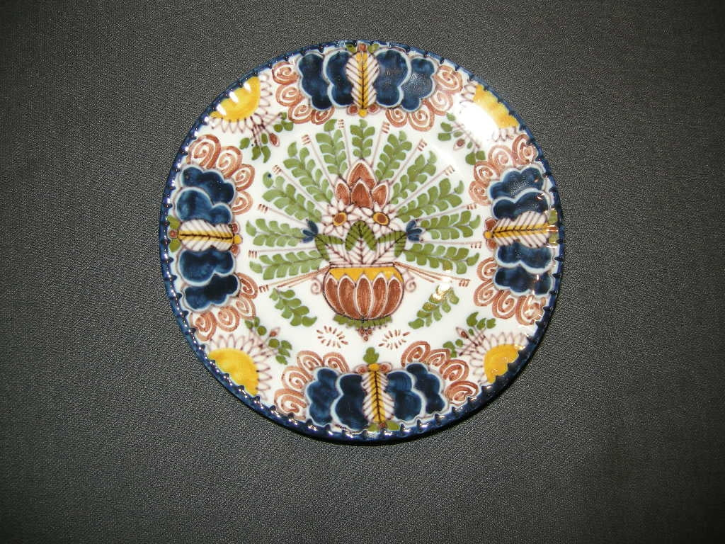 Makkum 004. bordje O15 cm.