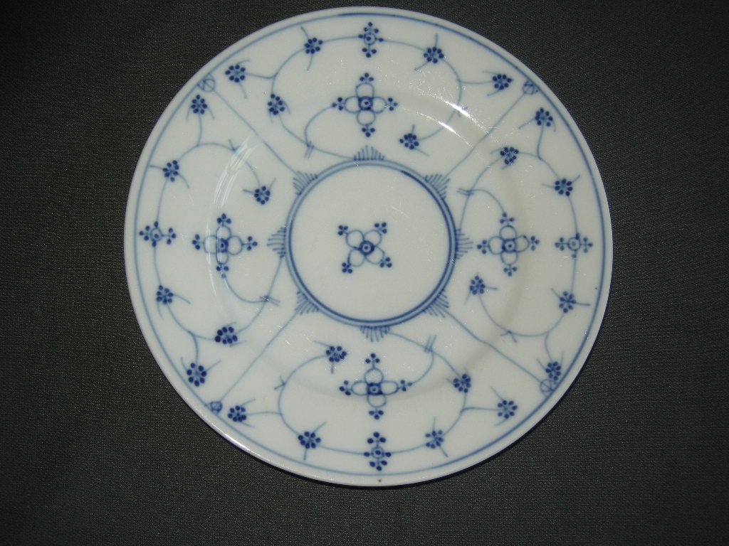 diverse Blau Saks 050. 2 ontbijtborden, doorsnee 19 cm.