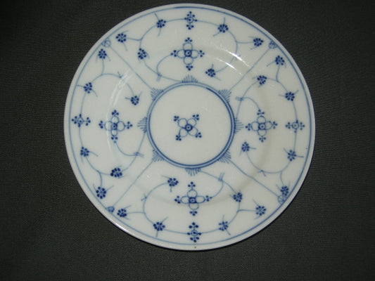 diverse Blau Saks 050. 2 ontbijtborden, doorsnee 19 cm.