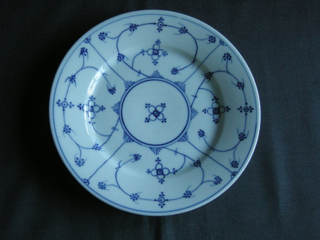 diverse Blau Saks 050. 2 ontbijtborden, doorsnee 19 cm.