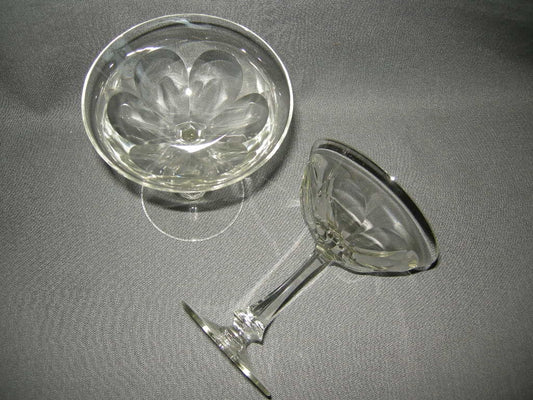 gebruikt glas / kristal glazen 051. 2 grote coupes