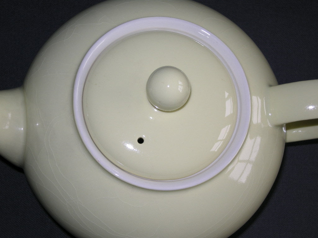 Petrus Regout / Royal Sphinx pastel geel 051. theepot Desiree
