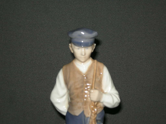Royal Copenhagen diverse 001. beeldje jongen met hamer