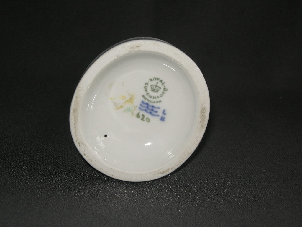 Royal Copenhagen diverse 001. beeldje jongen met hamer