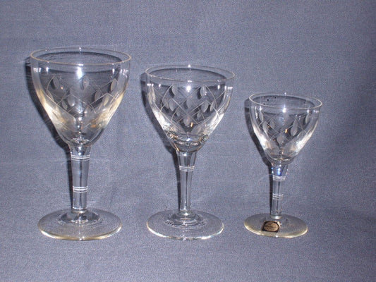 glas - kristal Maastricht 001b. 2 glazen op steel O7 cm., hoogte 14,5 cm.