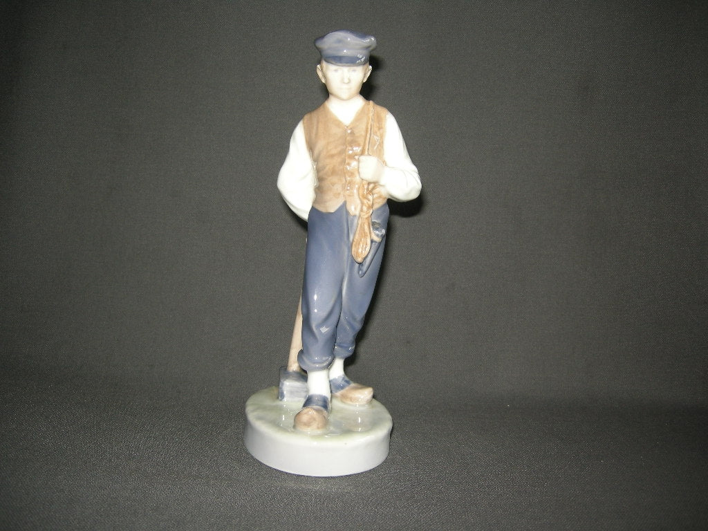 Royal Copenhagen diverse 001. beeldje jongen met hamer