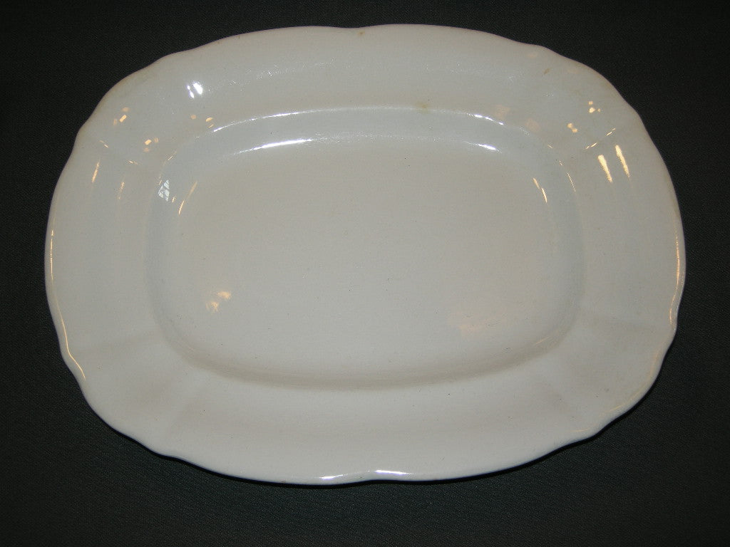 Petrus Regout Wellington 013. schaal rechthoekig 29,5 cm.