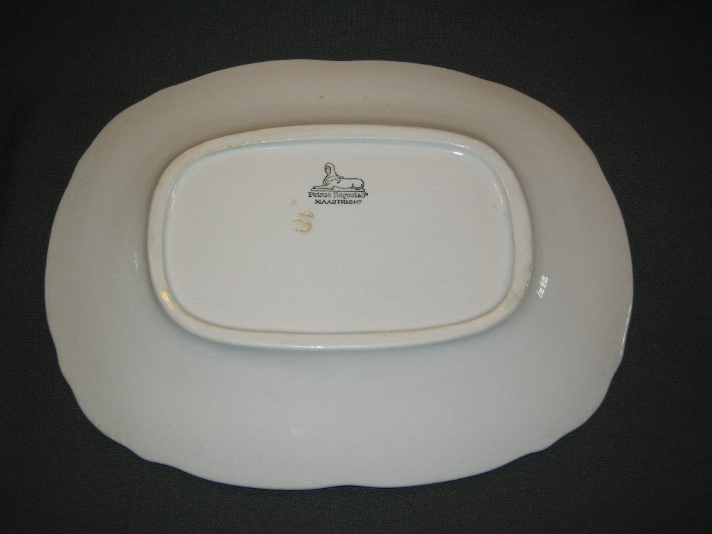 Petrus Regout Wellington 013. schaal rechthoekig 29,5 cm.