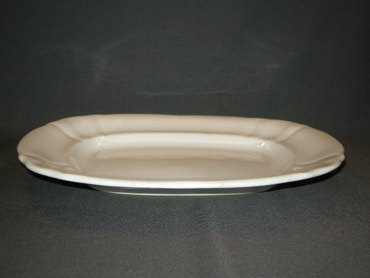 Petrus Regout Wellington 013. schaal rechthoekig 29,5 cm.