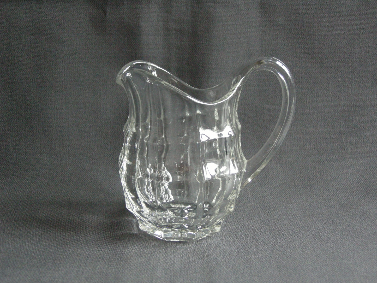 glas - kristal schenkkannen 014. schenkkannetje / melkkannetje