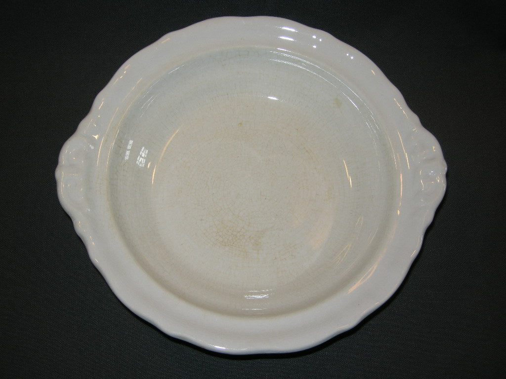 Petrus Regout Wellington 015. schaal rond op voet O23 cm.