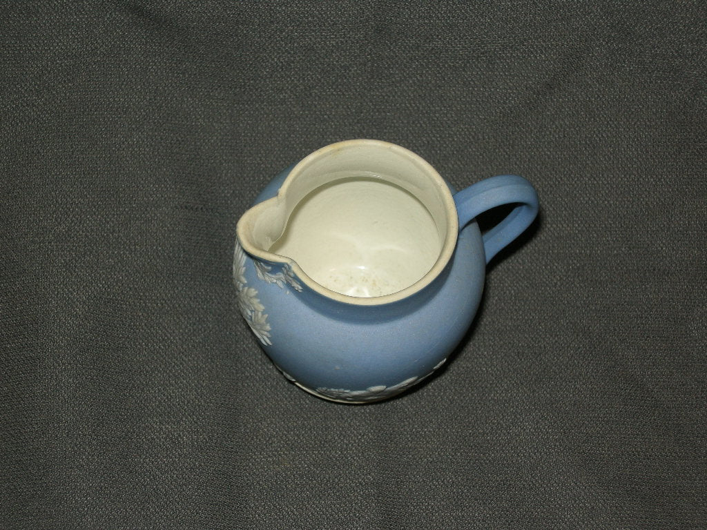Wedgwood Jasperware blauw 016. melkkannetje hoogte 6,5 cm.