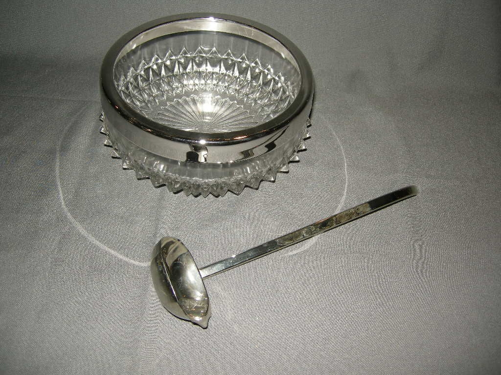 Gebruikt glas / kristal (fruit)schaal met opscheplepel