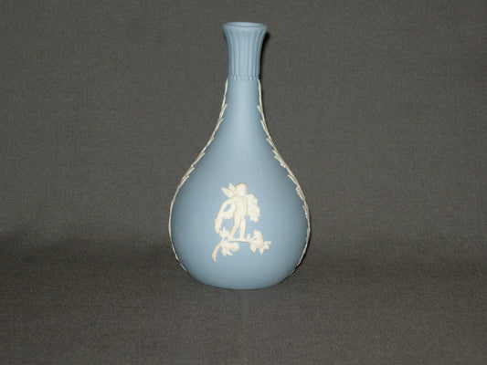 Wedgwood Jasperware blauw 028. vaasje smalle hals