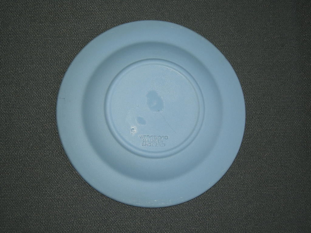 Wedgwood Jasperware blauw 038. bordje O11 cm. schild zwaard water