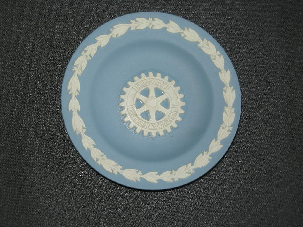 Wedgwood Jasperware blauw 039. bordje O11,3 cm. Rotary international