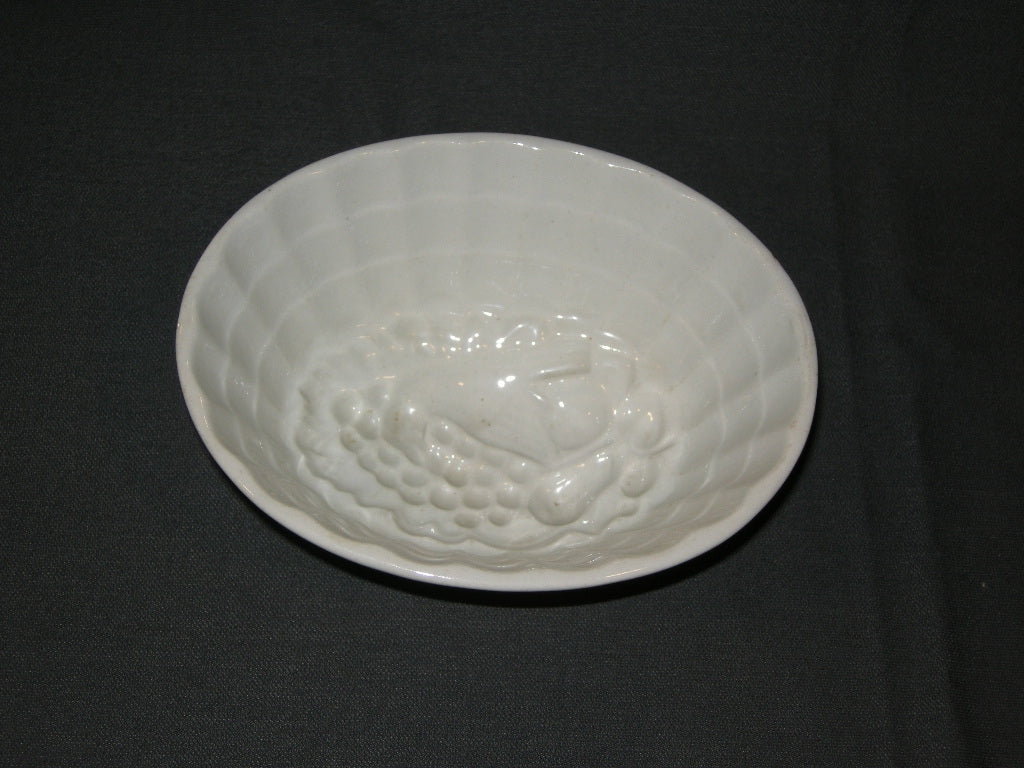 diverse puddingvormen 004. Sphinx parafeu fruit 17 x 14 x 7 cm.