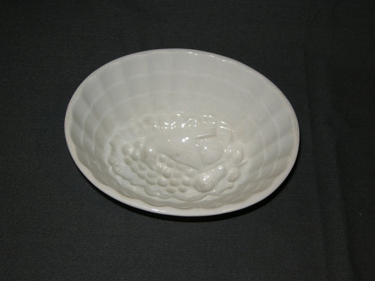diverse puddingvormen 004. Sphinx parafeu fruit 17 x 14 x 7 cm.