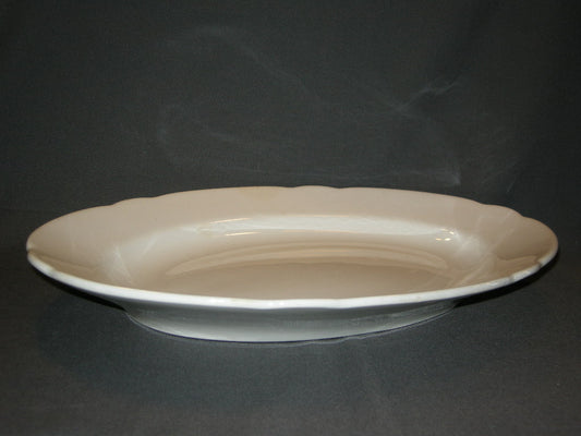 Petrus Regout wit 045. vleesschaal 39,5 cm.
