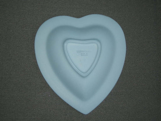 Wedgwood Jasperware blauw 046. hartje Royal Birth 1982