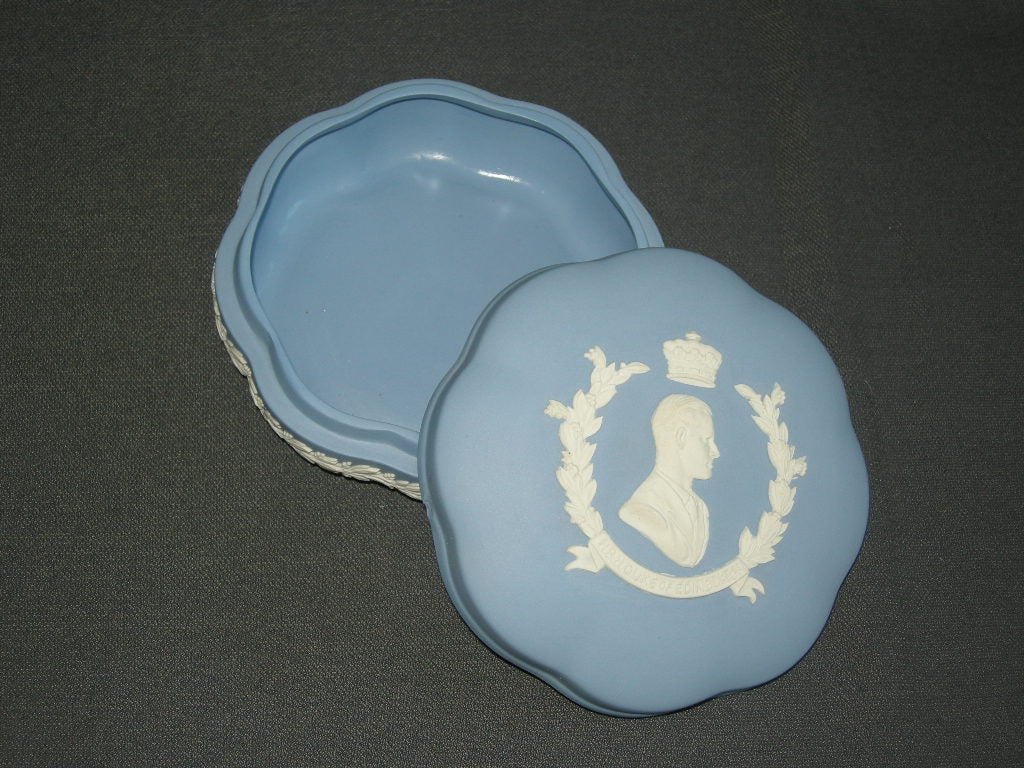 Wedgwood Jasperware blauw 048. dekseldoosje H.R.H. Duke of Edinsburgh