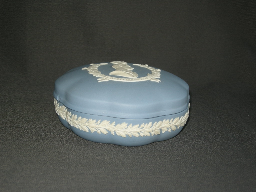 Wedgwood Jasperware blauw 048. dekseldoosje H.R.H. Duke of Edinsburgh