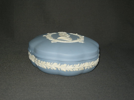 Wedgwood Jasperware blauw 048. dekseldoosje H.R.H. Duke of Edinsburgh