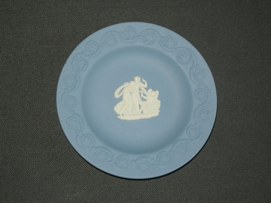 Wedgwood Jasperware blauw 051. bordje O11 cm.