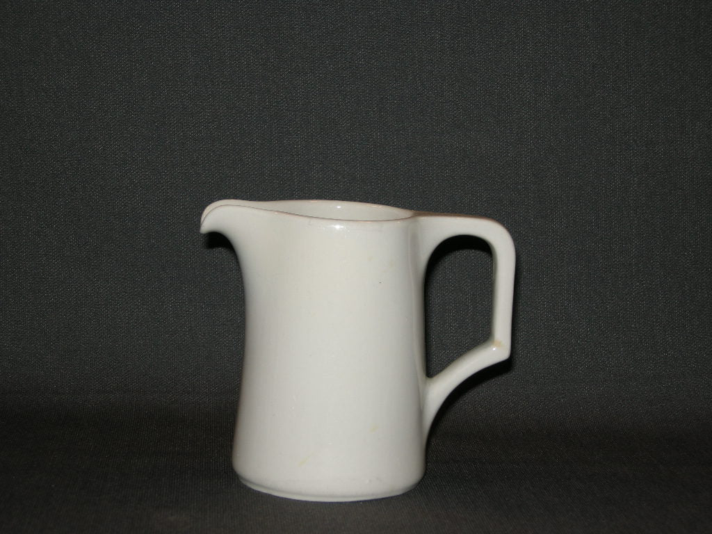 Petrus Regout wit 051. melkkannetje