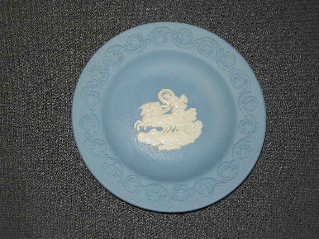 Wedgwood Jasperware blauw 052. bordje O11 cm.