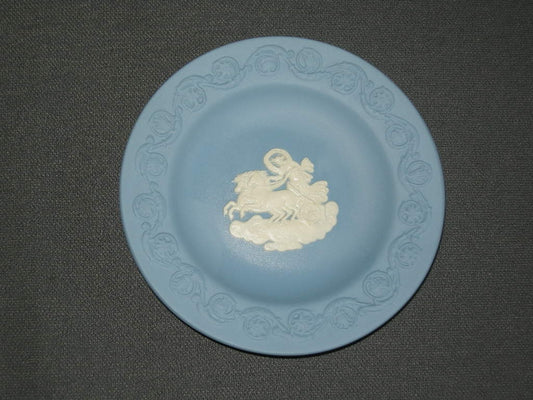 Wedgwood Jasperware blauw 052. bordje O11 cm.