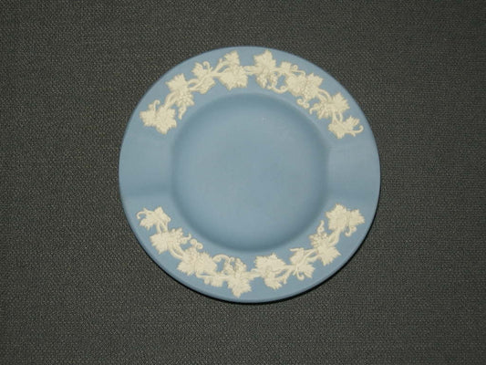 Wedgwood Jasperware blauw 054. asbakje O9,3 cm.