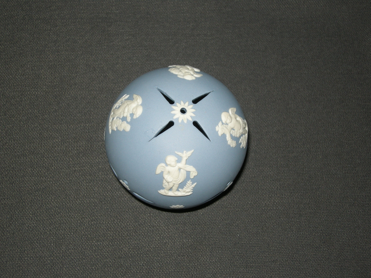 Wedgwood Jasperware blauw 060. potpourri bol