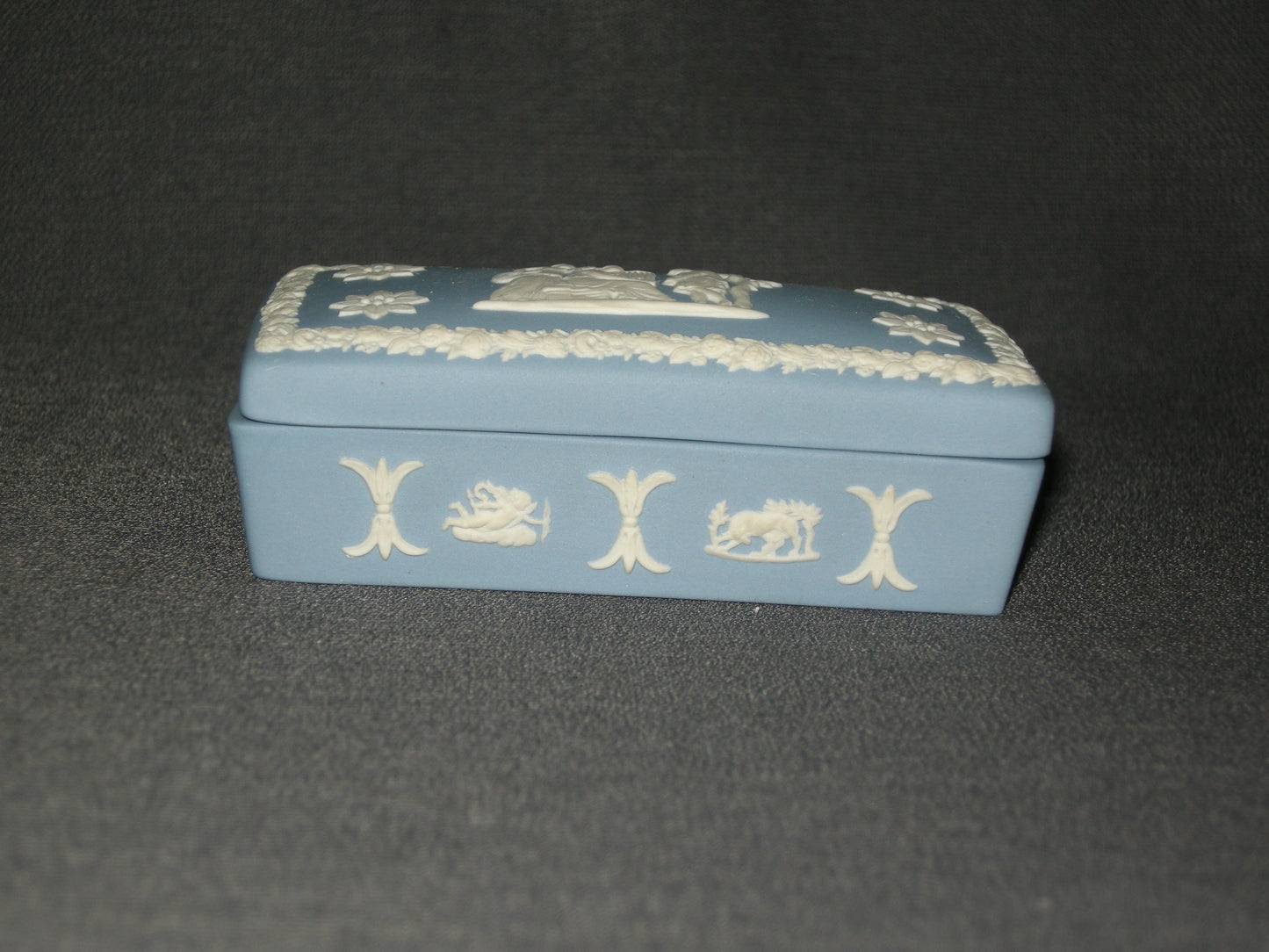 Wedgwood Jasperware blauw 063. dekselschaaltje