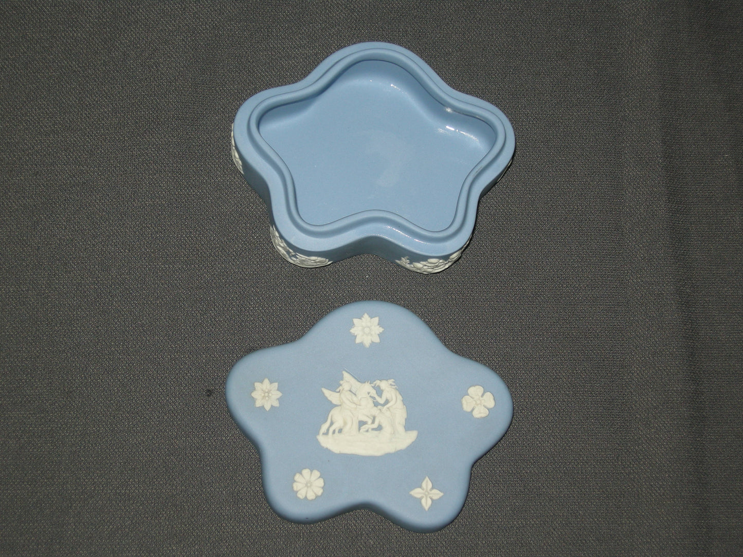 Wedgwood Jasperware blauw 064. dekselschaaltje