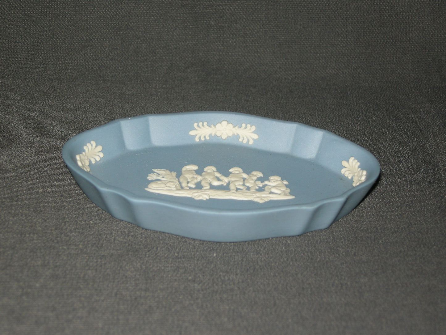 Wedgwood Jasperware blauw 067. ovaal schaaltje