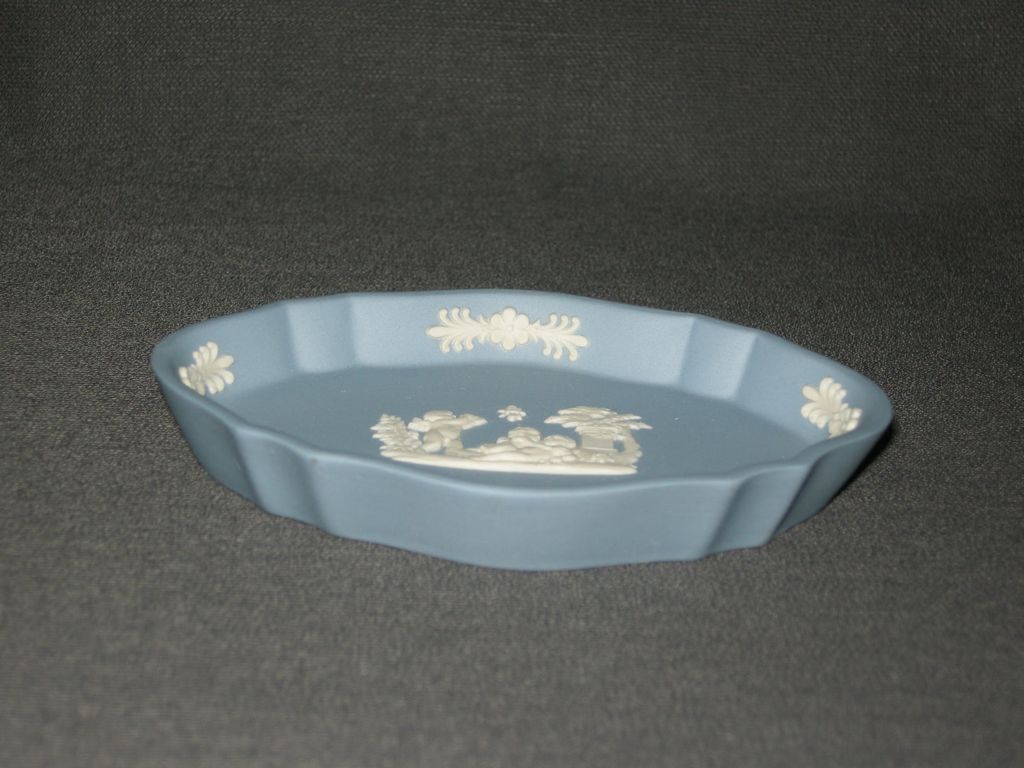 Wedgwood Jasperware blauw 069. ovaal schaaltje