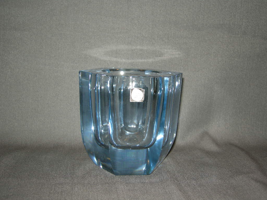 glas - kristal lichtblauw glas 007. vaasje Maastricht