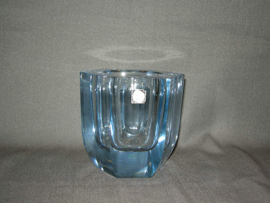 glas - kristal lichtblauw glas 007. vaasje Maastricht
