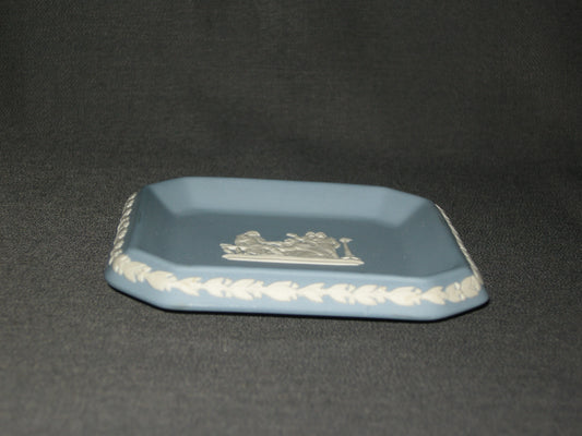 Wedgwood Jasperware blauw 070. vierkant schaaltje