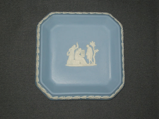 Wedgwood Jasperware blauw 071. vierkant schaaltje