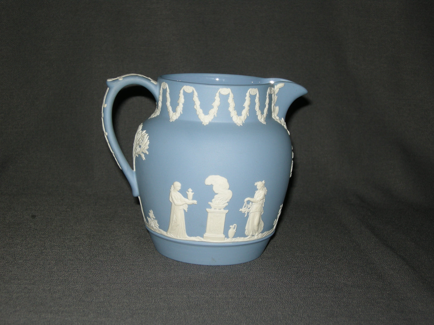 Wedgwood Jasperware blauw 075. schenkkan